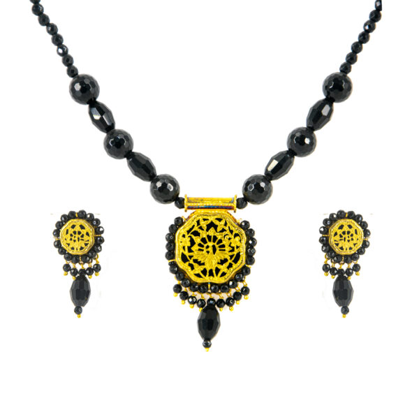Thewa Black Necklace Set