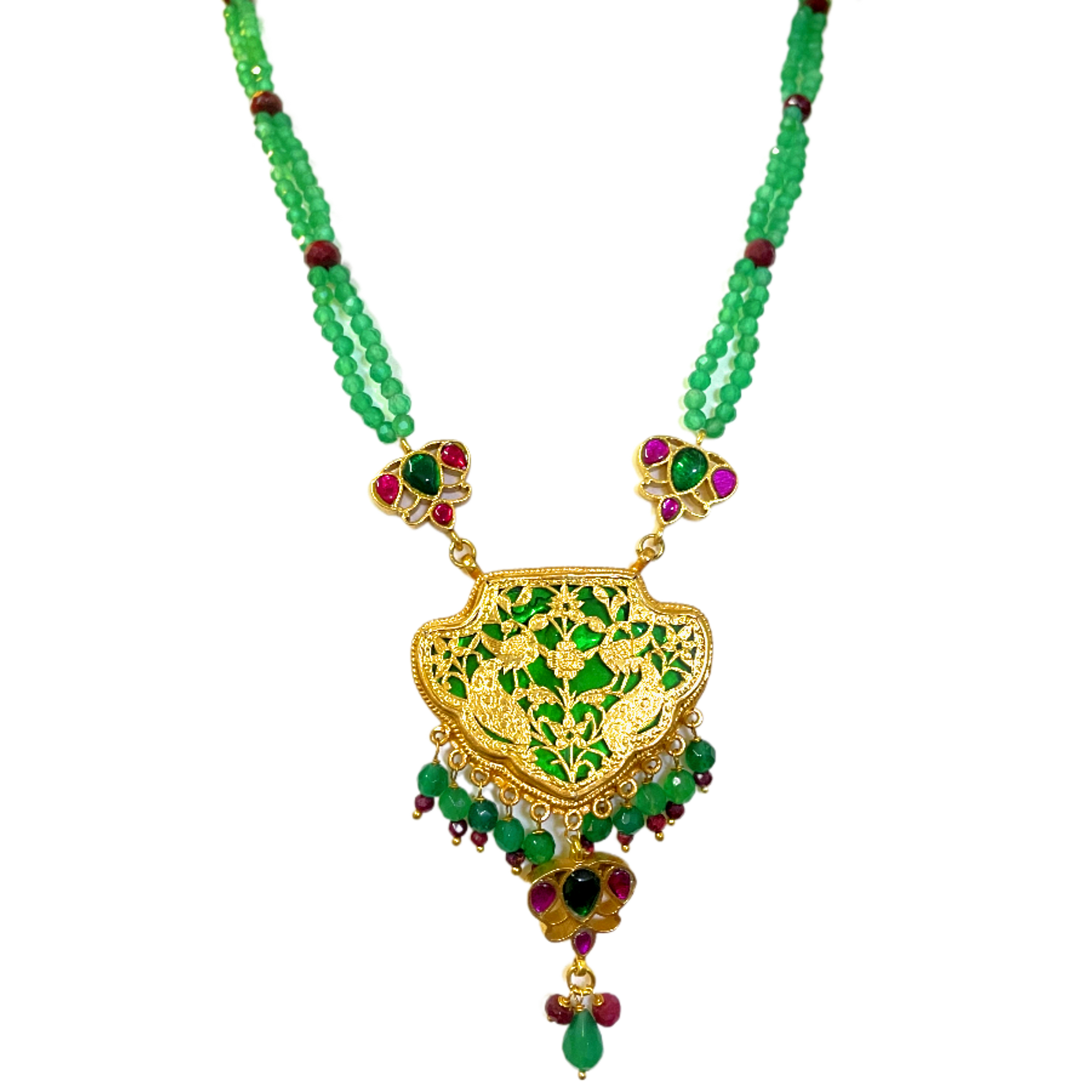 Look of Emrald set in Thewa a Royal Queen.